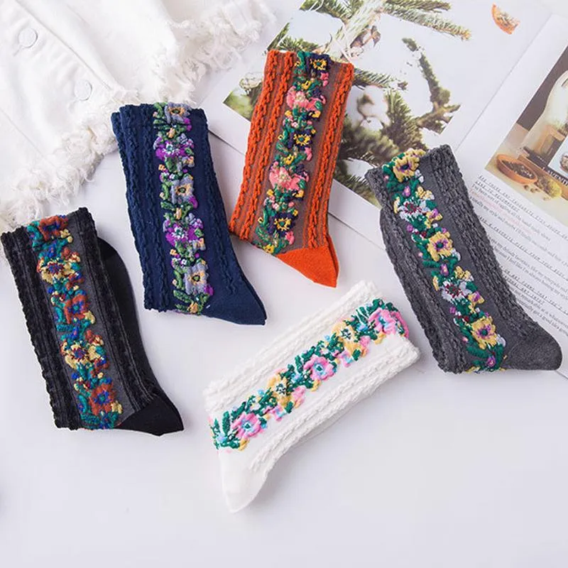 (5 par)Strumpor med broderad blommig vintage