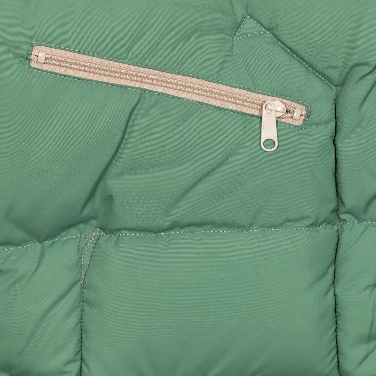 Rocky Mountain Featherbed x MJ: Daunenweste "Christy Multi-Patch Vest" mit Lammfellkragen